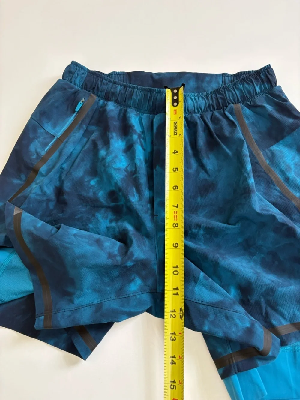 Lululemon Surge Short Lined 6” Blue Dye Print Size Medium - Picture 8 of 8
